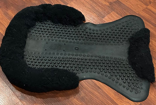 Acavallo dressage cut large pad with sheepskin rolls