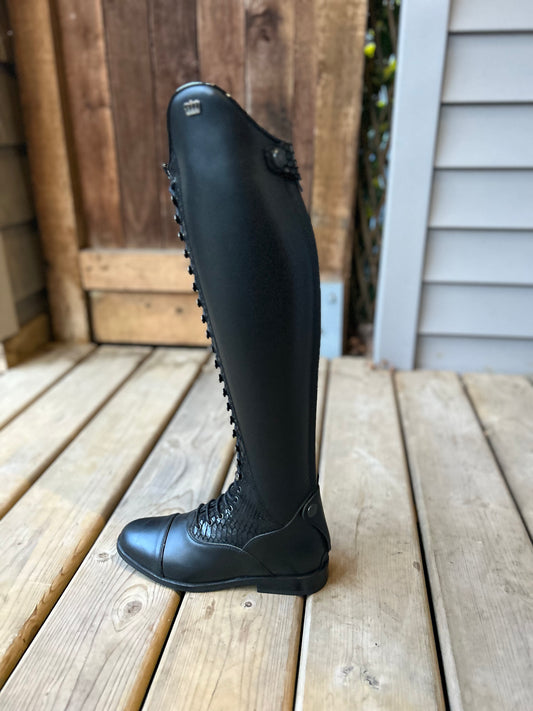 Kingsley Orlando black size 37 14” calf 19.5” tall. 547858