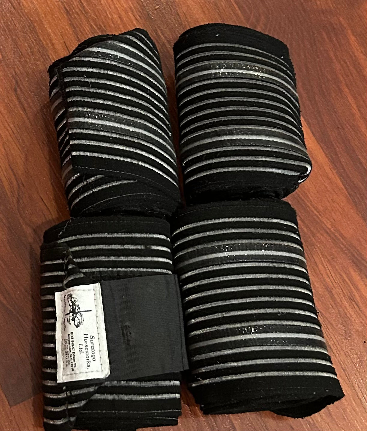 Saratoga bandages black. Excellent condition