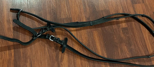 Black leather reins with hand stops. Buckle closures