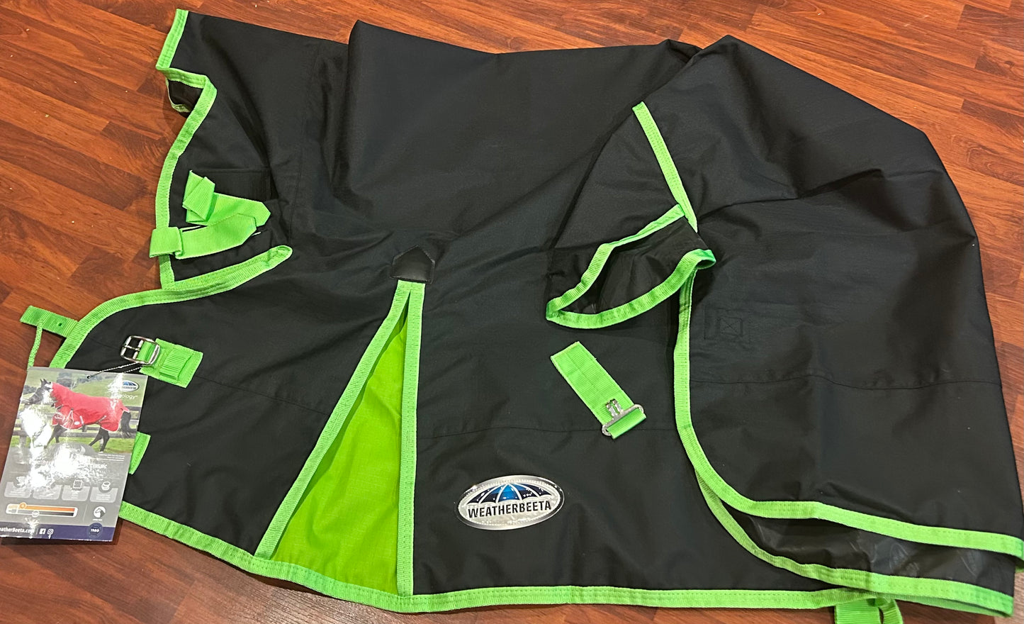 57” Weatherbeeta comfitec classic combo neck lite rain sheet. Black/lime