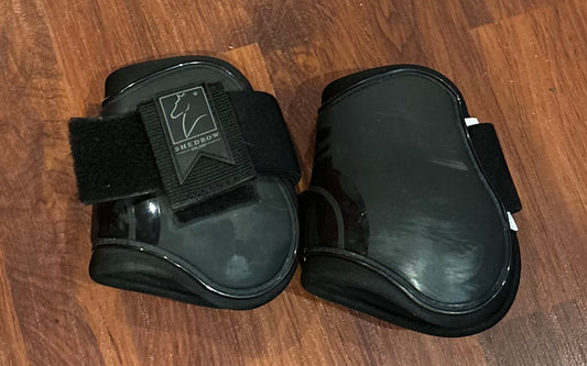 Shedrow full size fetlock boots black