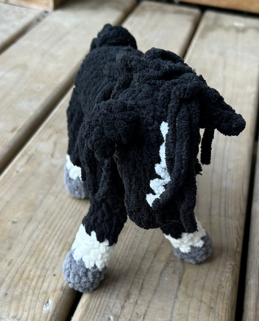 Black plush horse measures 7” to wither.