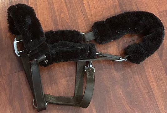 Brown leather full size halter with black fleece covers
