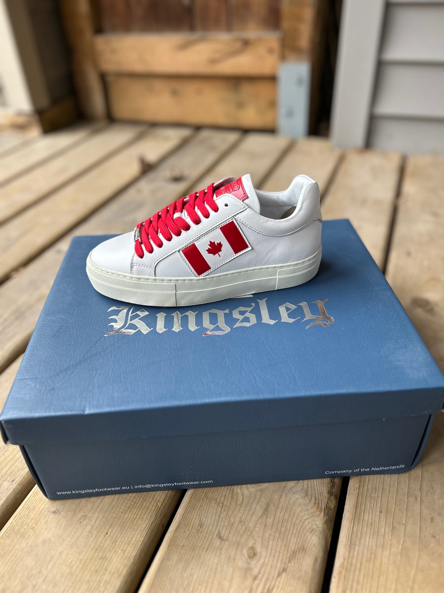 Size 42 Kingsley Canada flag runners brand new