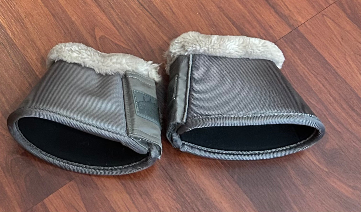 Eskadron classic sports grey large bell boots with fleece. Very lightly used.