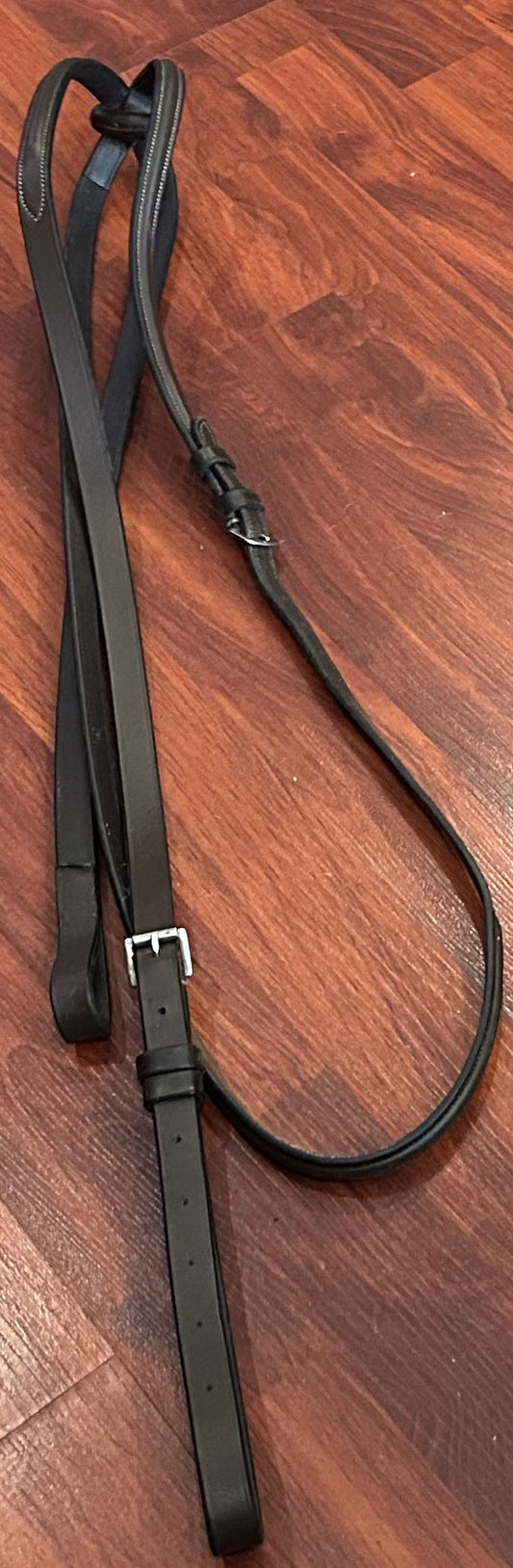 Full size standing martingale raised. No grand but soft