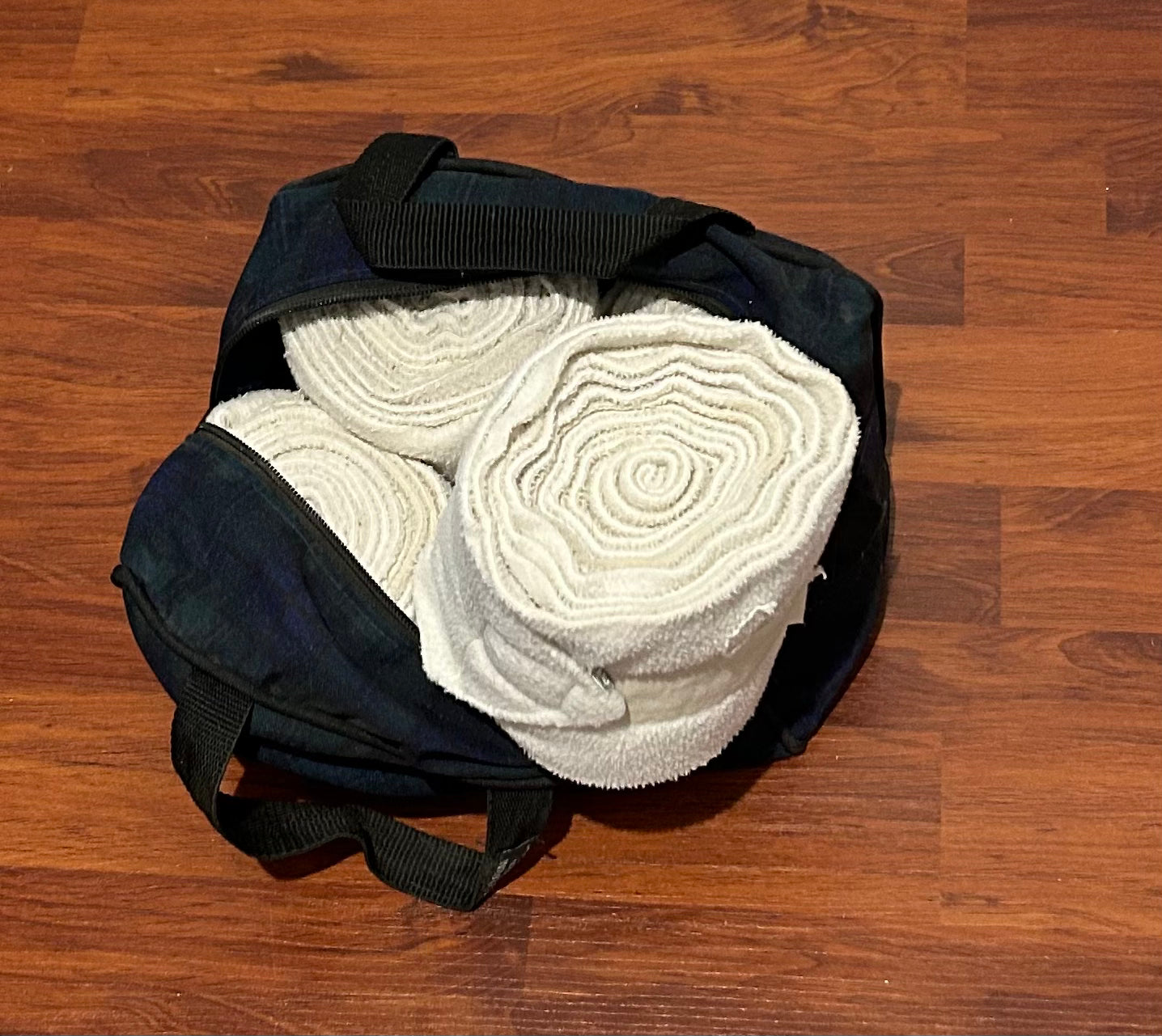 Toklat white polo wraps (4) in bag.