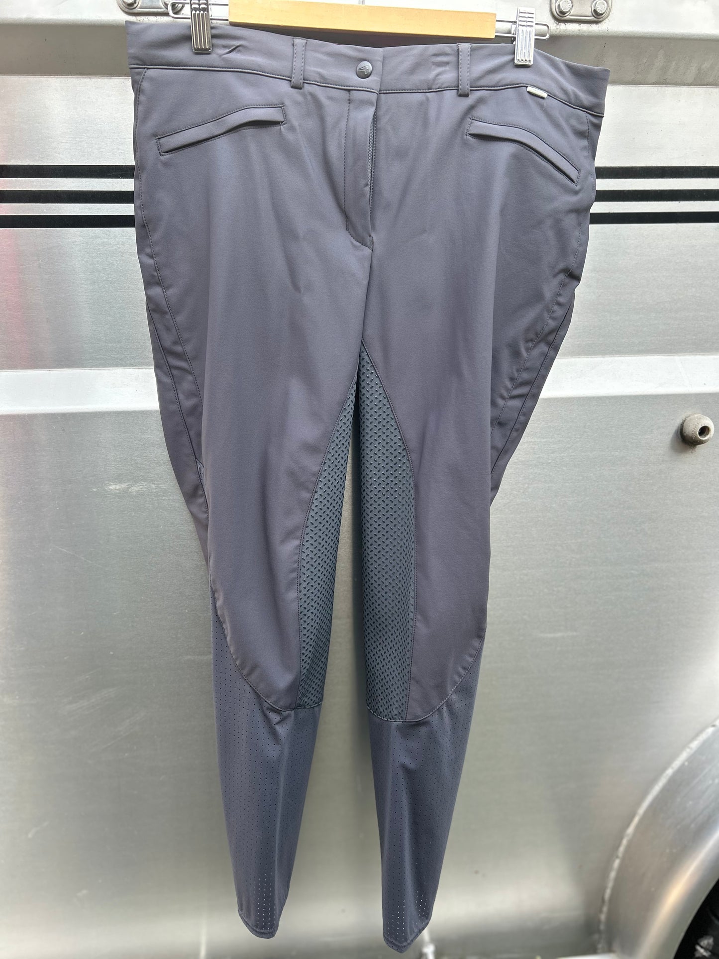 34R Euro Star Ladies raindrop full seat breeches