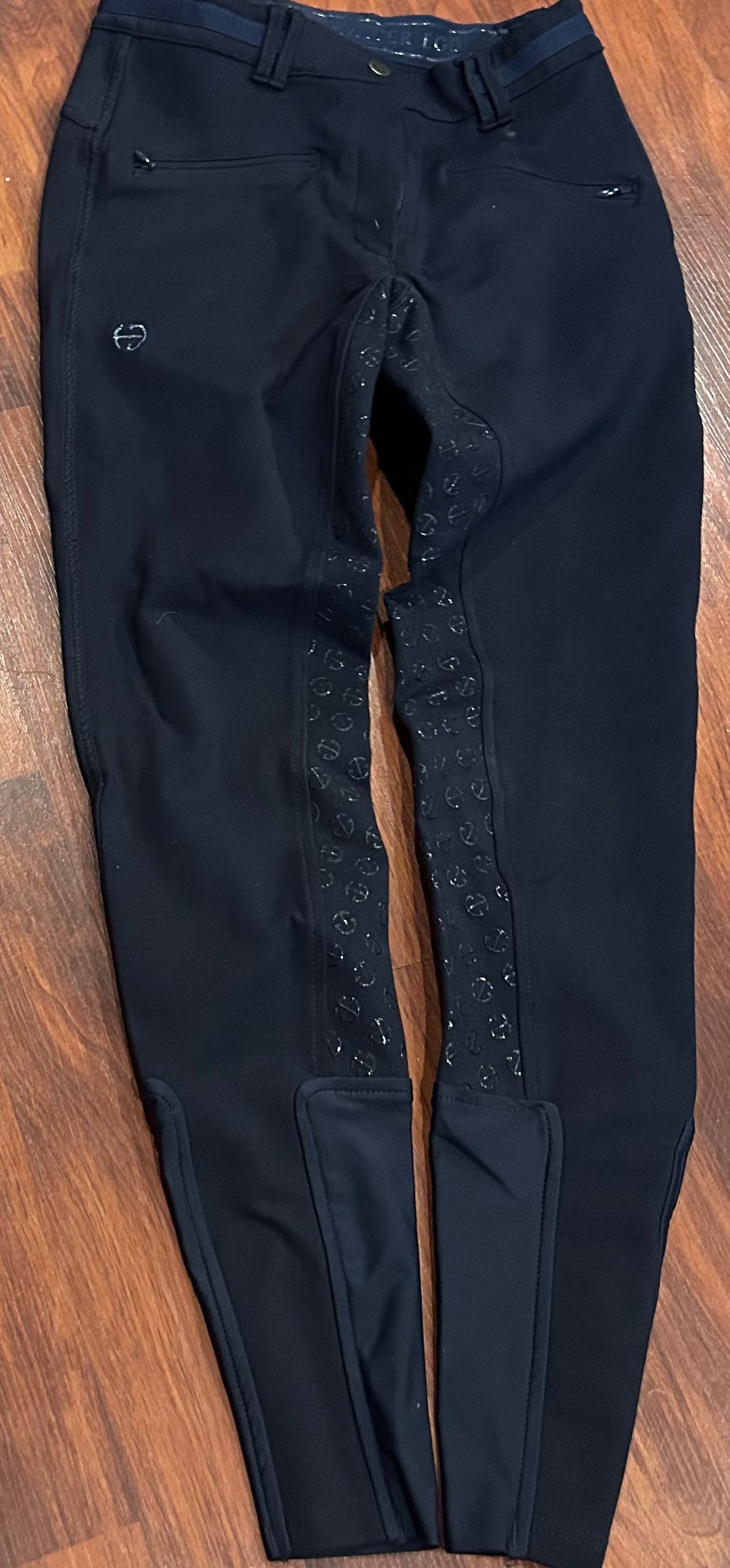 Halter ego navy full seat breeches. Says US 30 and 28” measures 28”