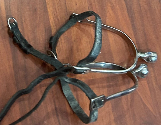 Roller ball spurs with leather straps