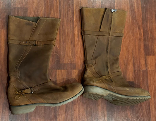 Teva De La Vina size 10 waterproof barn boots
