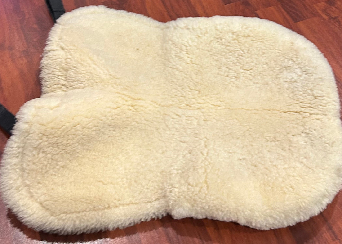 Engel lammfell sheepskin half pad. Marked large but was customized. Fits 17-17.5” saddle.