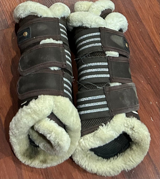 Horze med and large brown fleece boots. Set of 4