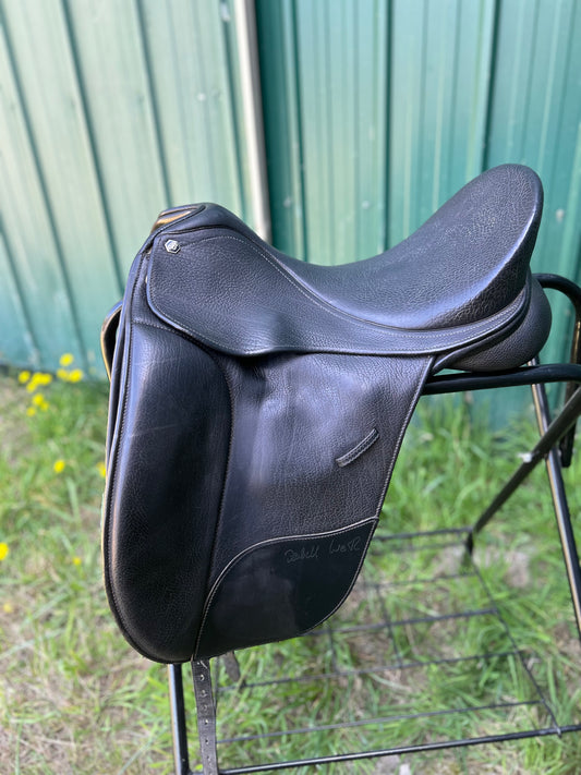 Isabella Werth bates 17” dressage saddle. Removable blocks. Wide