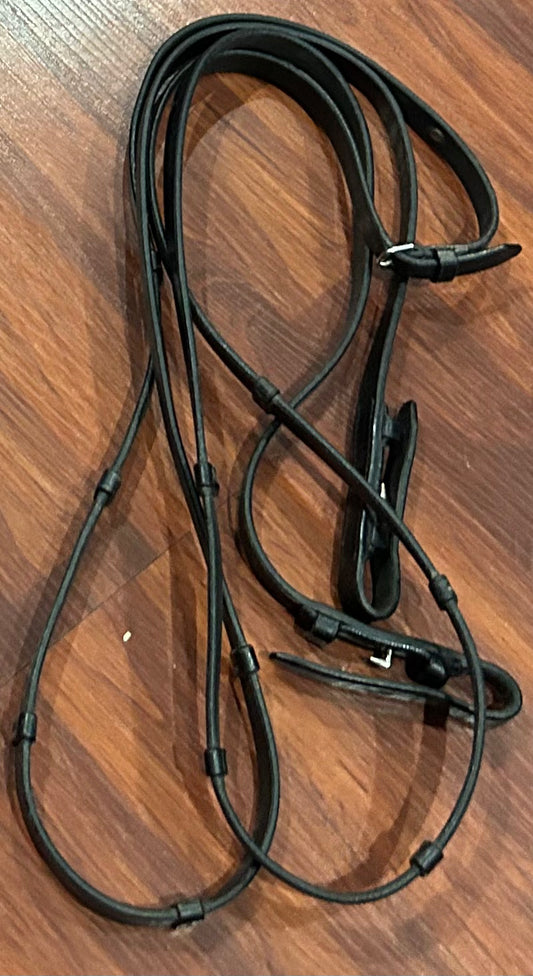 Schleese black leather reins with hand stops. Hook closure