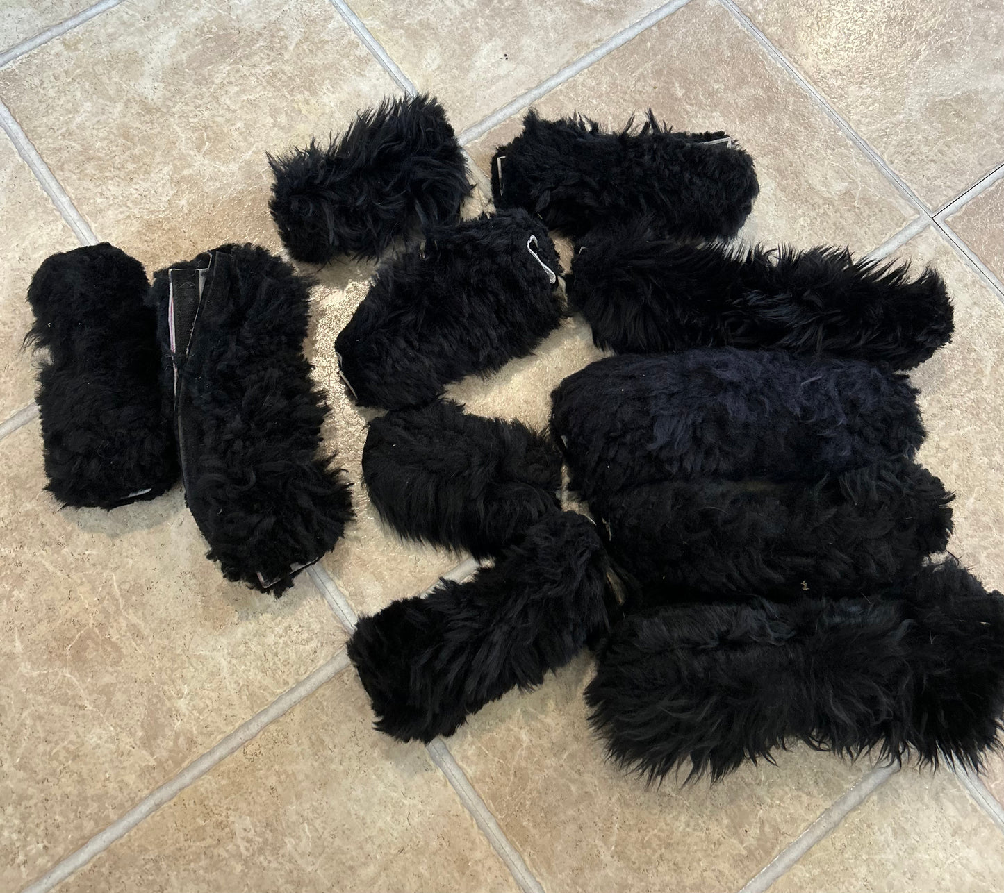 Halter sheepskin fuzzies black