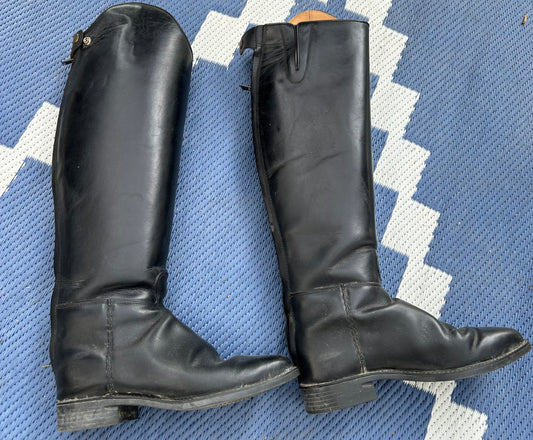 Konigs size 7.5 19” tall 16” calf