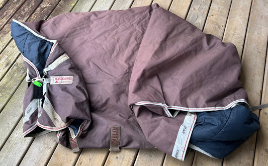 84” amigo bravo wug 400g. Minor damage to outside.