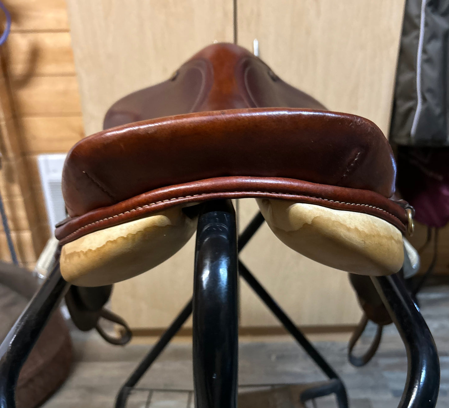 Quality Nice 17.5” close contact saddle