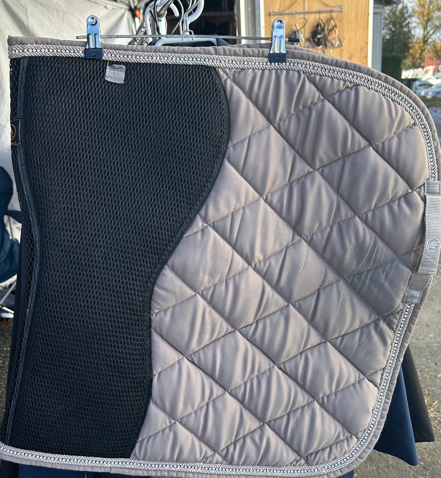 BR padded mesh spine dressage pad brown