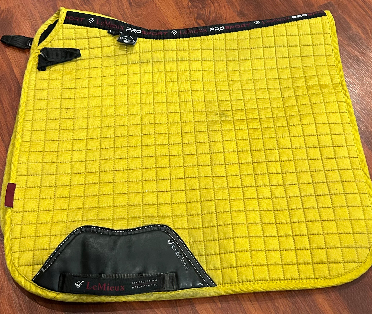 LeMiuex dressage pad large. Mustard