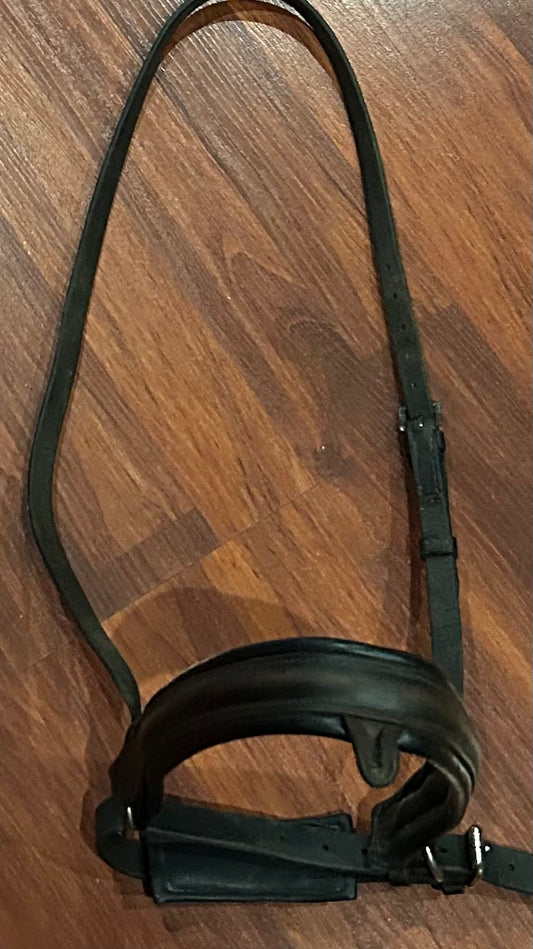Full size faded black noseband with crank noseband.