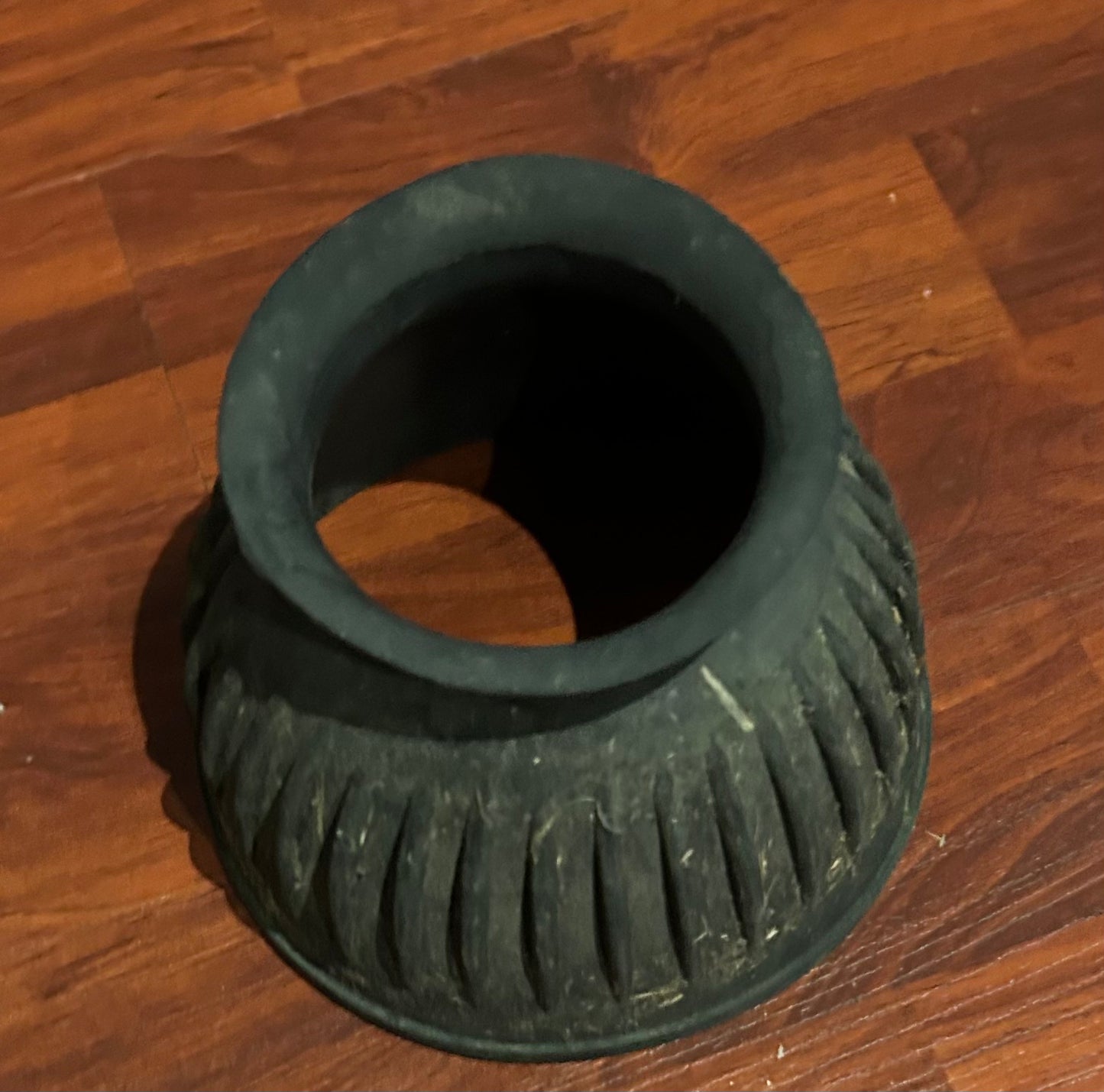 SINGLE Large black rubber pull on bell boot