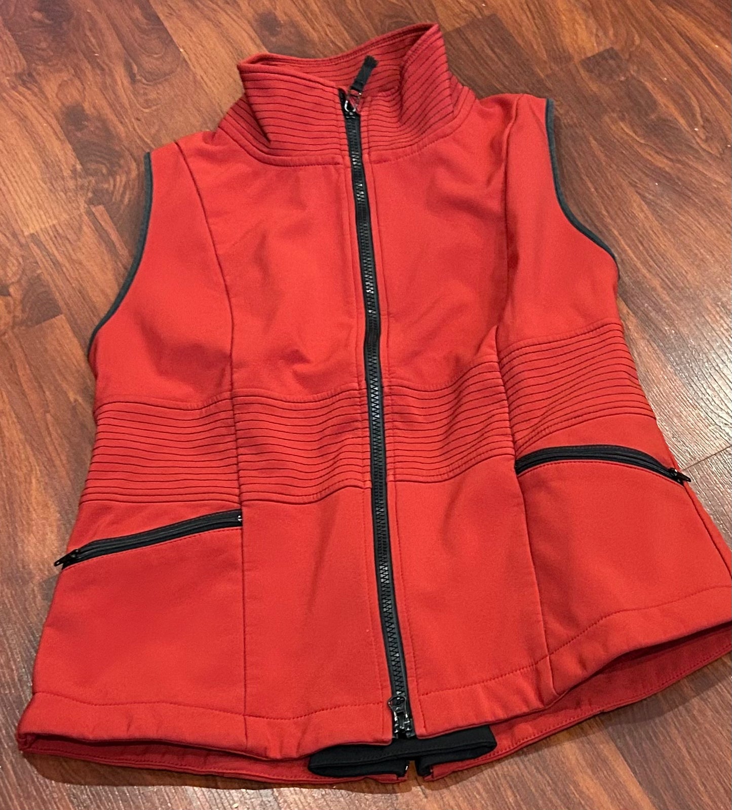 Asmar small red vest