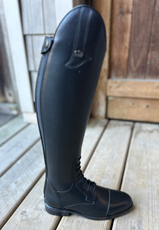 Kingsley aspen size 37 13.5” calf 18.5” tall. Brand new