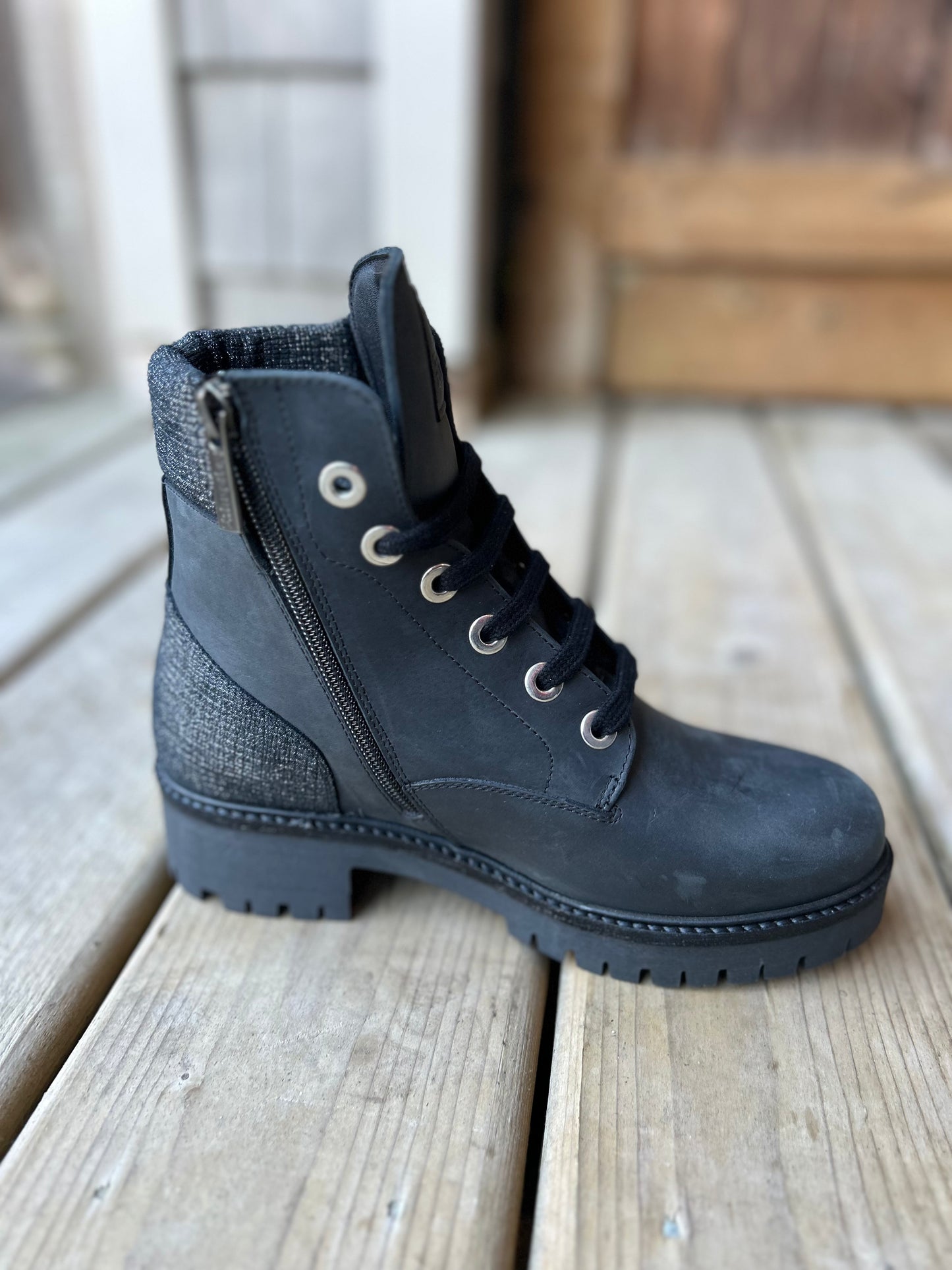 Kingsley size 39 Regina boots black. New