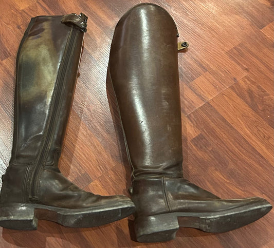 Der Dau brown dress boots. Size 7.5 calf 15.5” + elastic panel. 19.5” tall ground to back