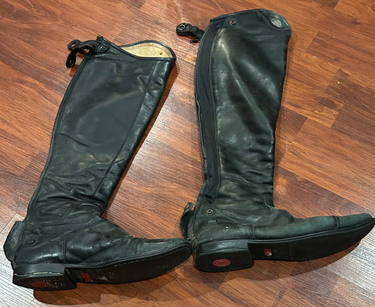 Parlanti aspen mh+ size 44 men’s boots. 15.5” calf with panel. 21” tall. Missing one tag.