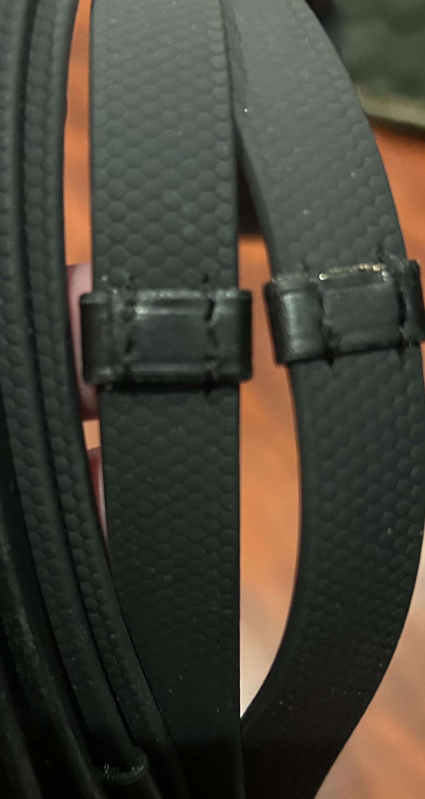 Waldhausen rubber reins with hand stops black. Brand new