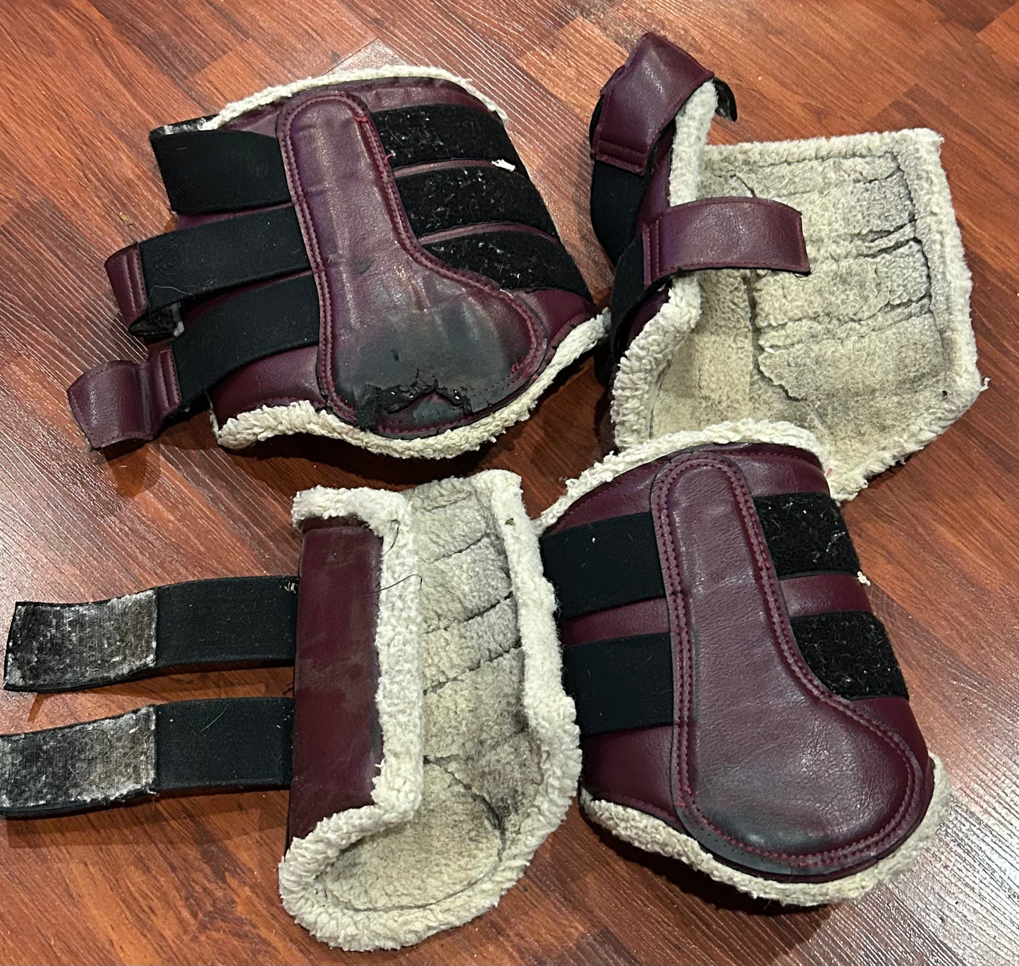 NSC burgundy fleece boots set of 4 Med and Large