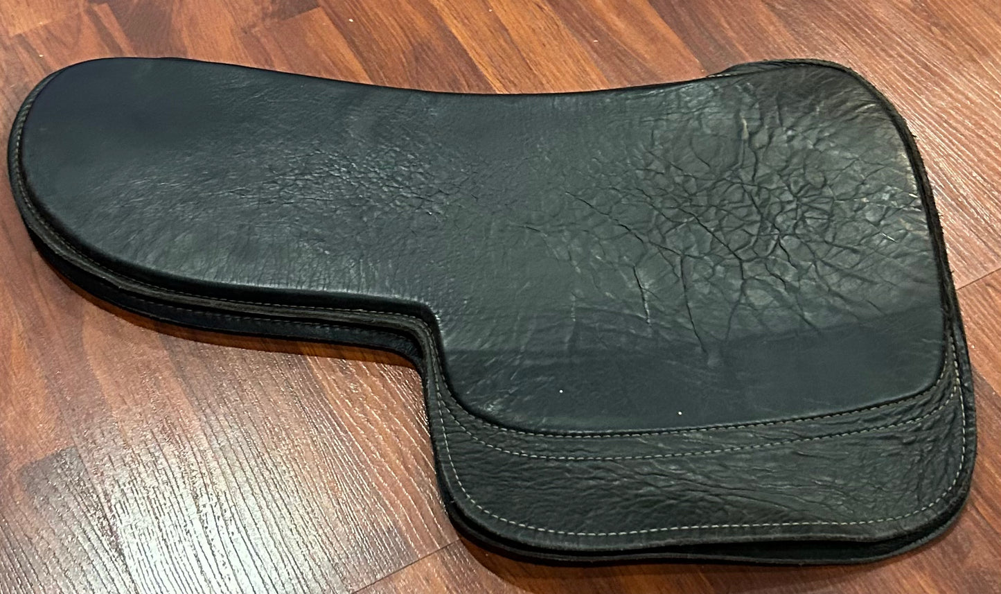 Saddle right black pad. 21” front to back