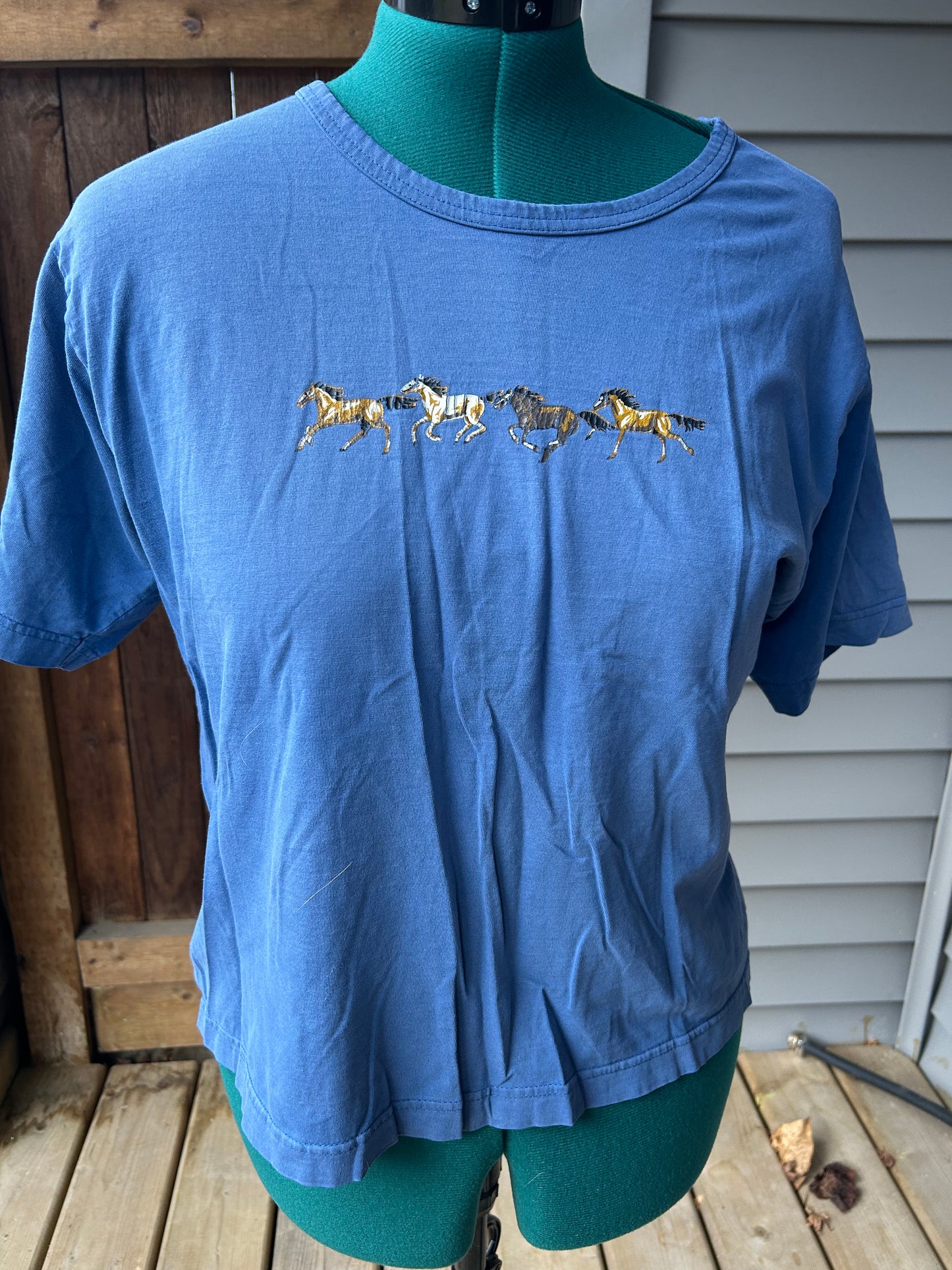 Blue T-shirt large horses picture