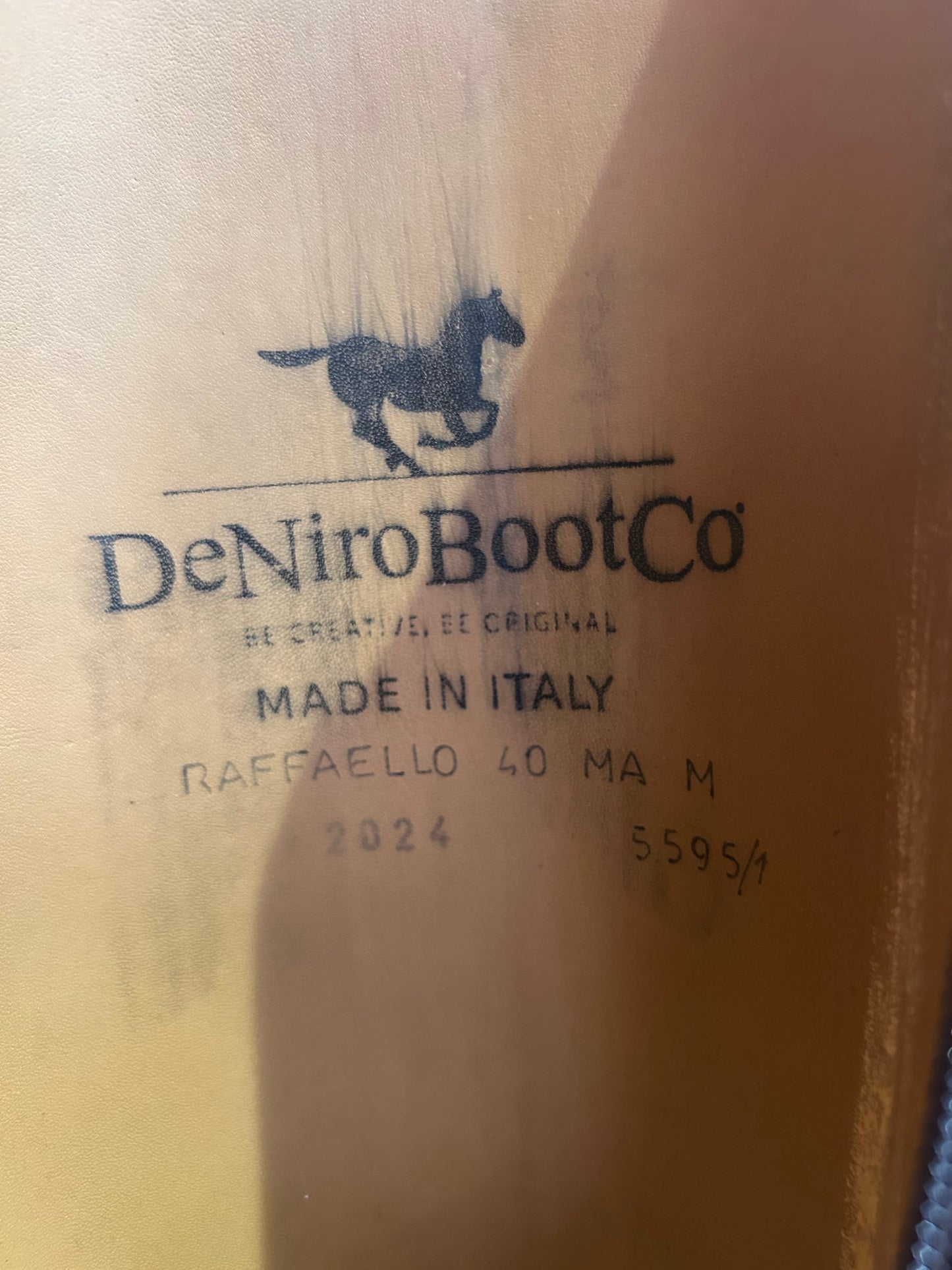 DeNiro Raffaello size 40 MA M. 16” calf 20” tall up back ground to top.