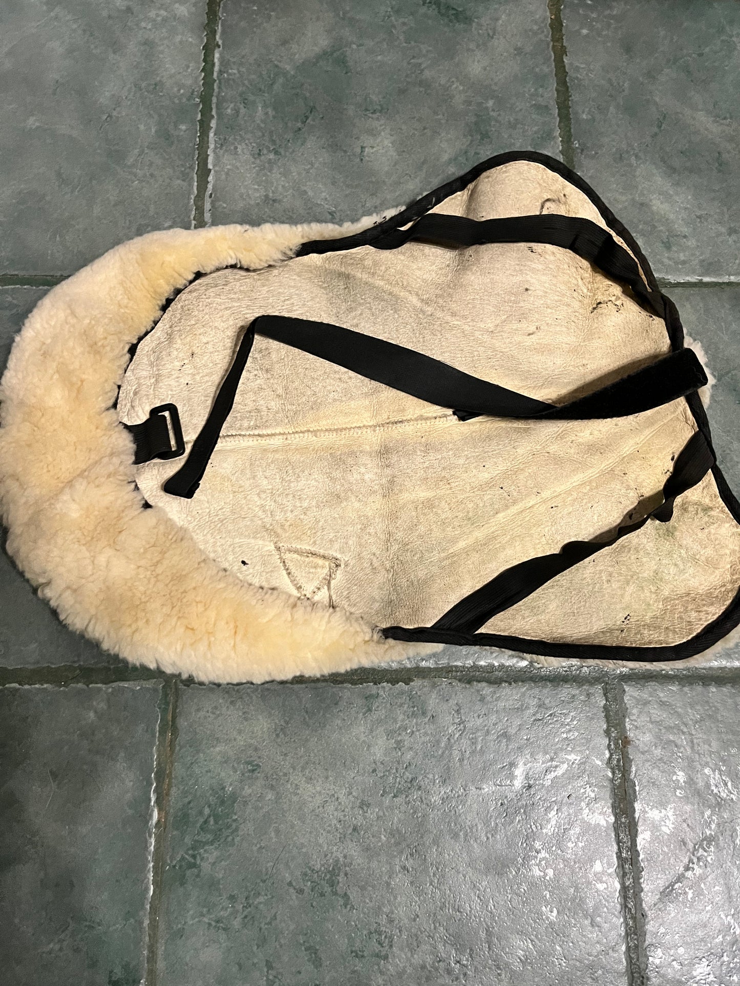 Sheepskin seat saver L