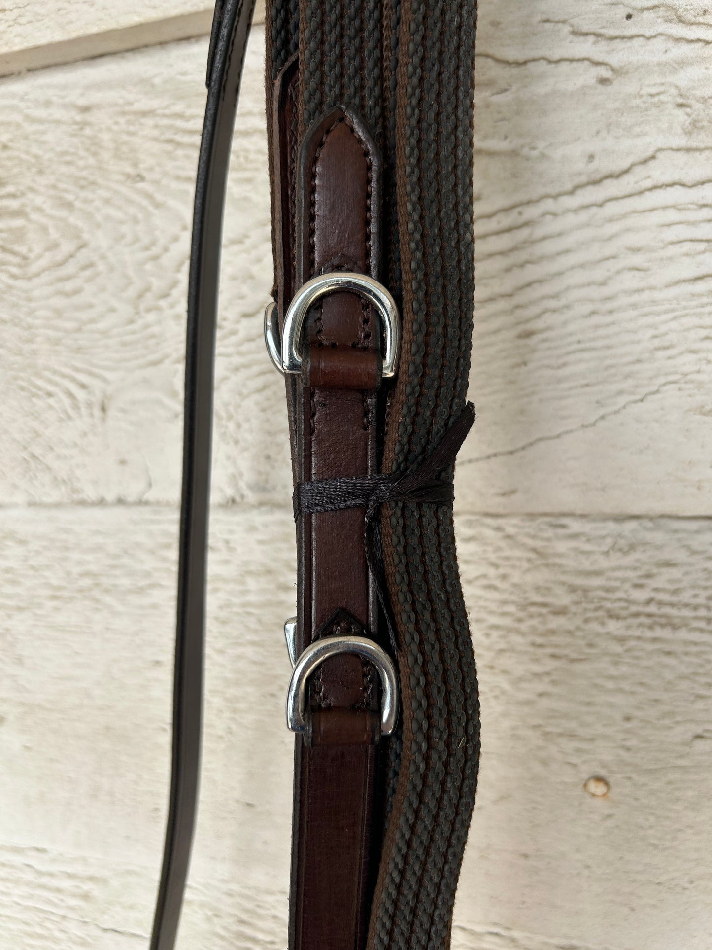 Skyline brown German martingale. New.
