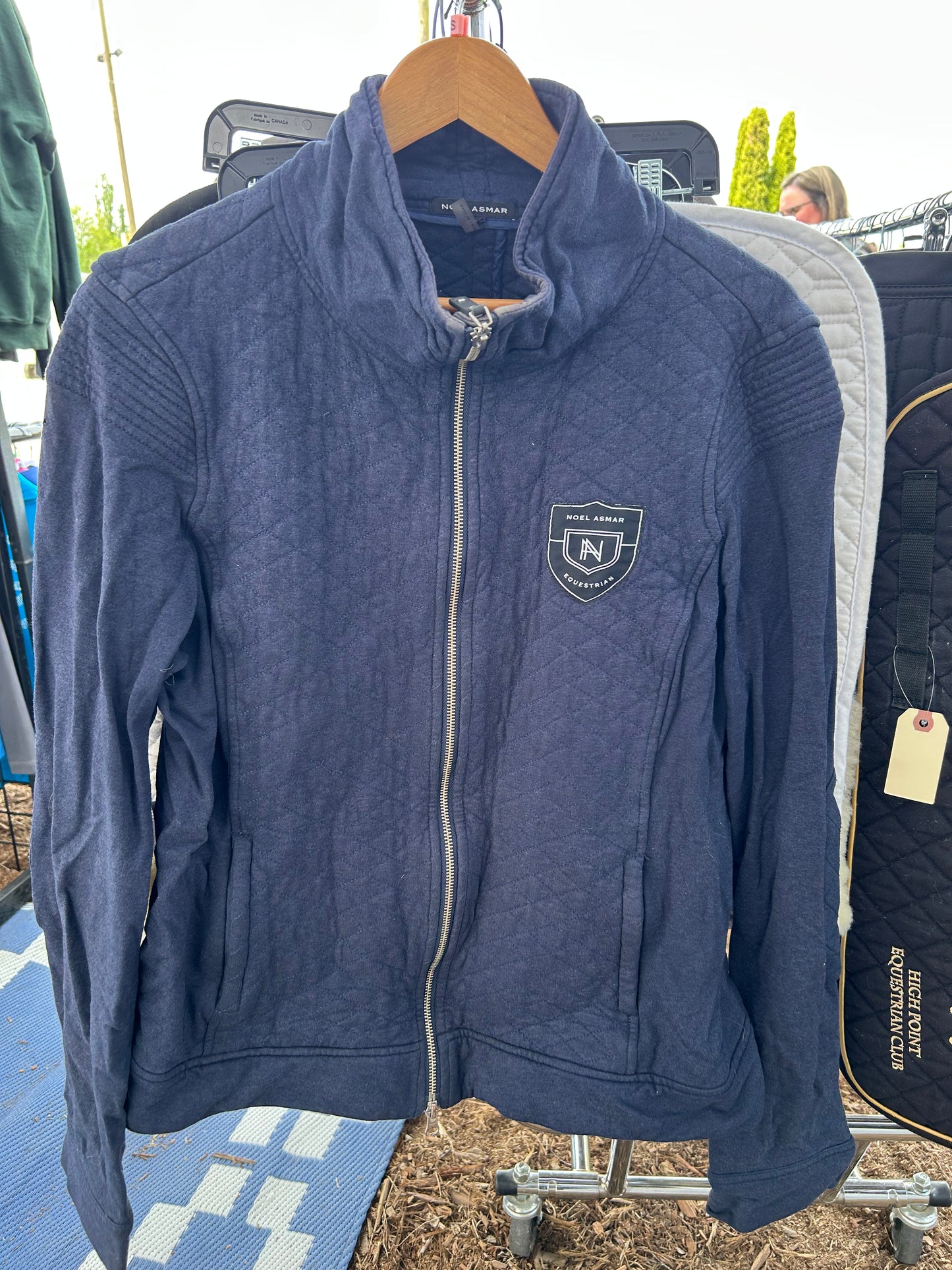 Asmar 2XL navy zip up small hole in arm
