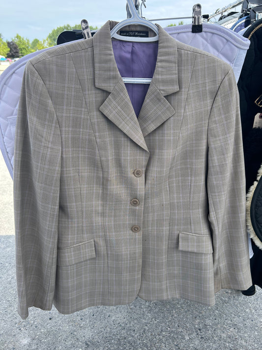 RJ classic diamond collection 8R tan plaid. Minor staining. Tiny hole on back