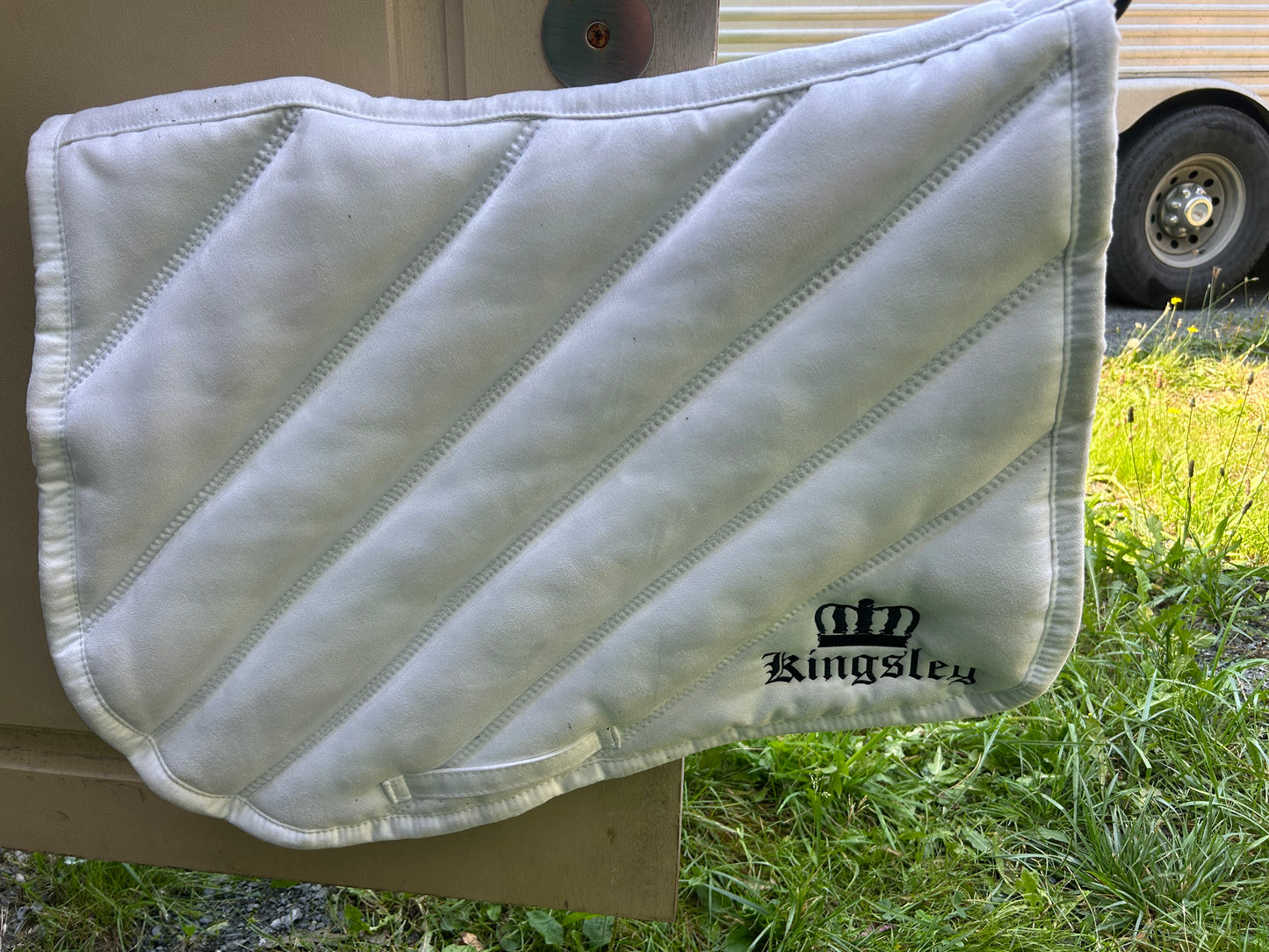 Kingsley white jumping pad. New.