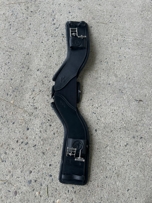 26” total saddle fit dressage girth with leather liner. Excellent condition.