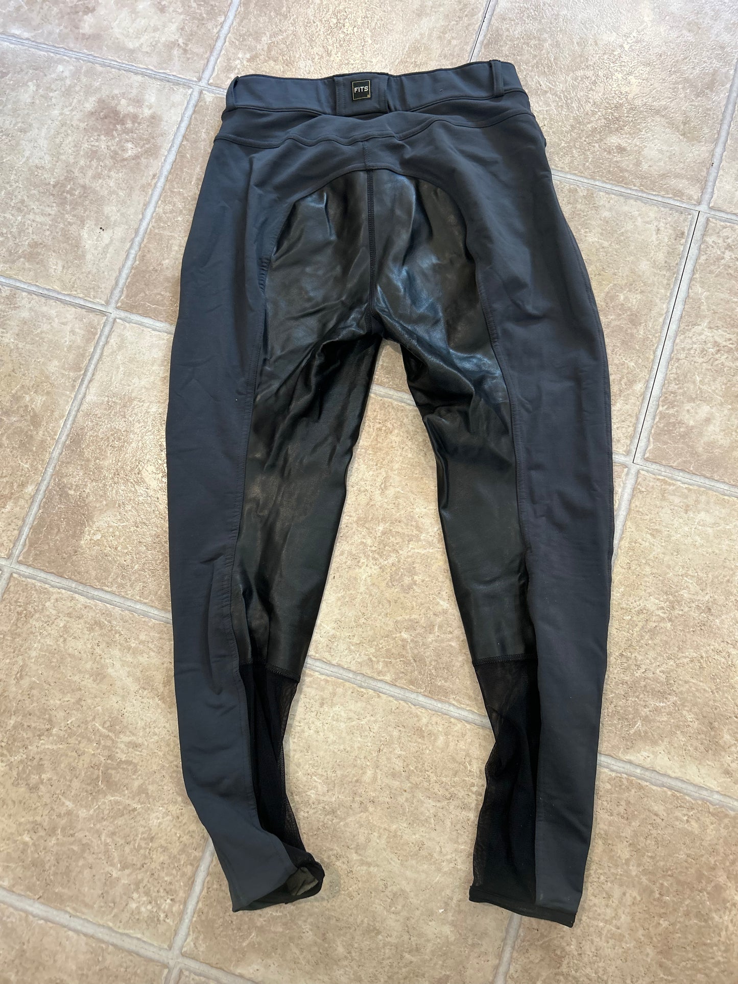 Fits medium free flex graphite full seat breeches