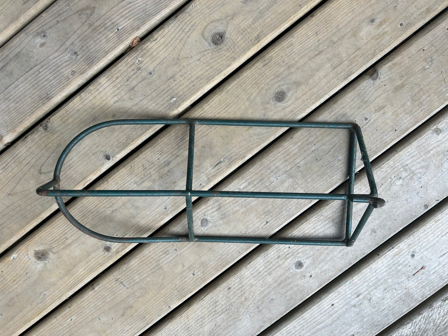 Metal saddle rack