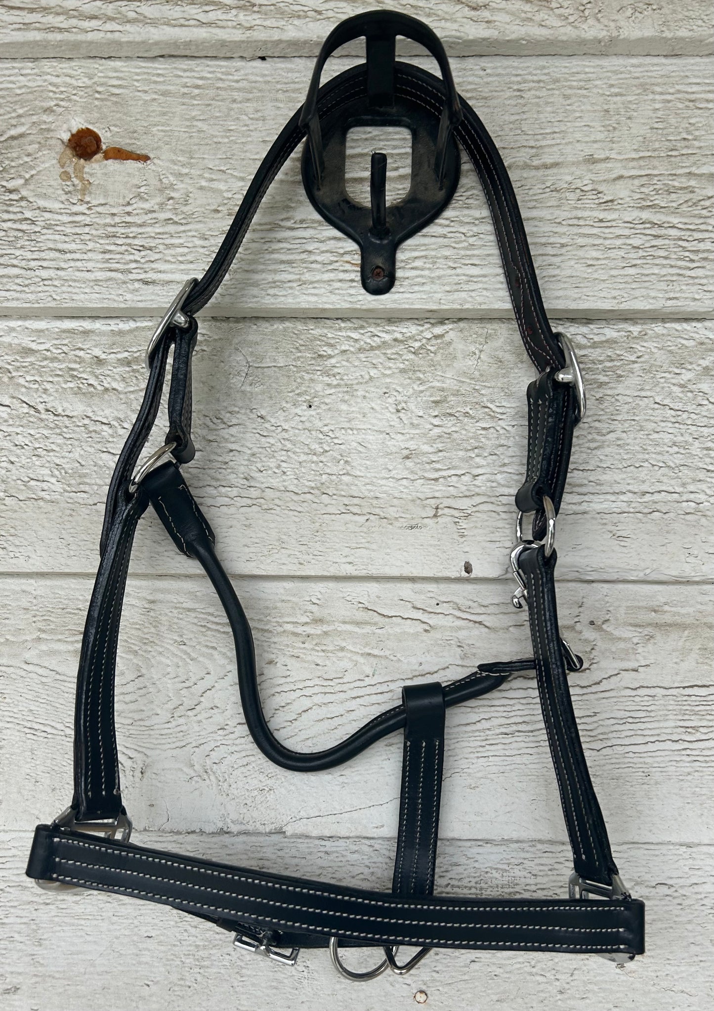 Black full size leather halter with white triple stitching. Chrome hardware